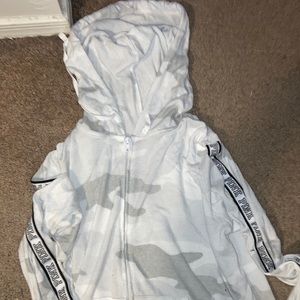 VS PINK LIGHT WEIGHT ZIP UP HOODIE